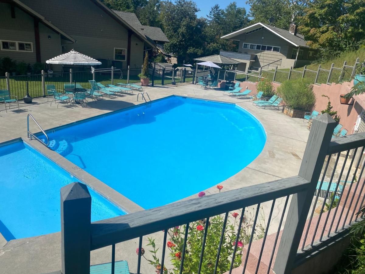 Country Town N' Suites Gatlinburg Extérieur photo