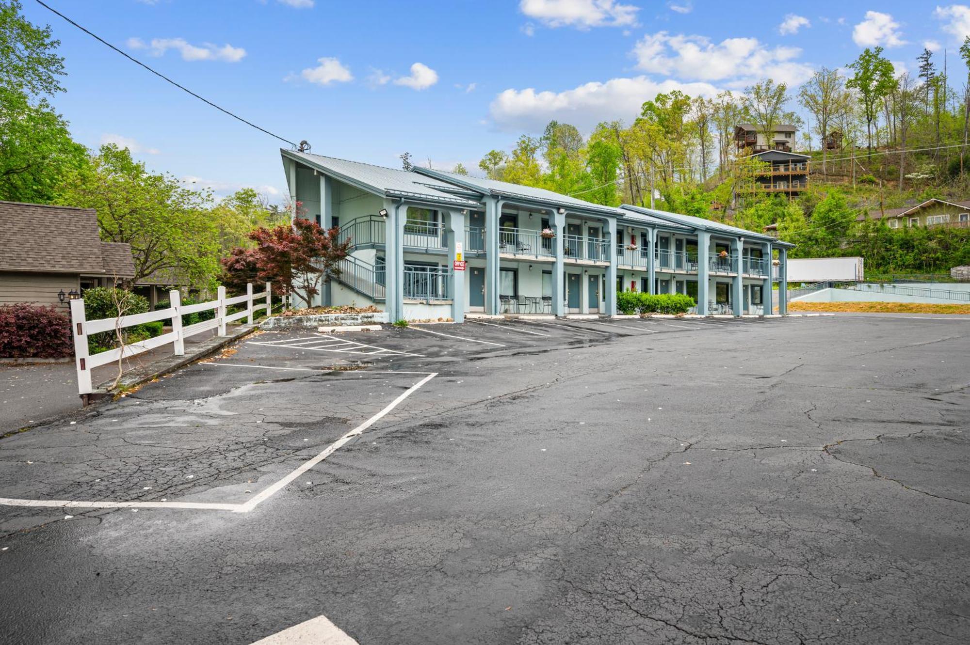 Country Town N' Suites Gatlinburg Extérieur photo